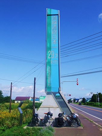 日本一の直線道路。ひた走る。