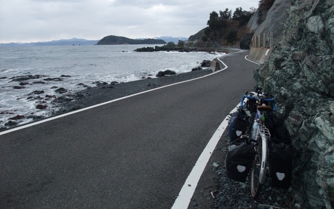 海岸線ギリギリの道佐賀関