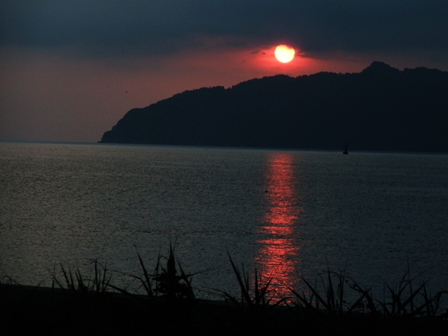 丹後半島サイクリング・ジオパークの海岸沿いを行