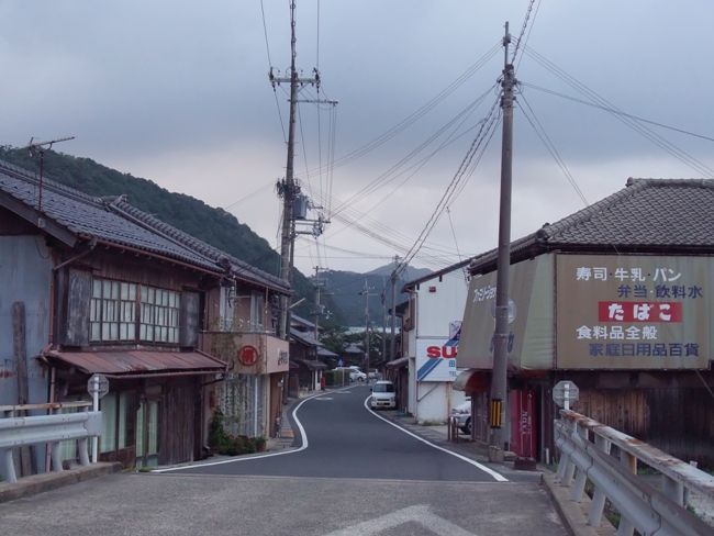 丹後半島サイクリング・ジオパークの海岸沿いを行
