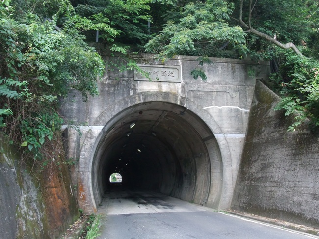 丹後半島サイクリング・ジオパークの海岸沿いを行