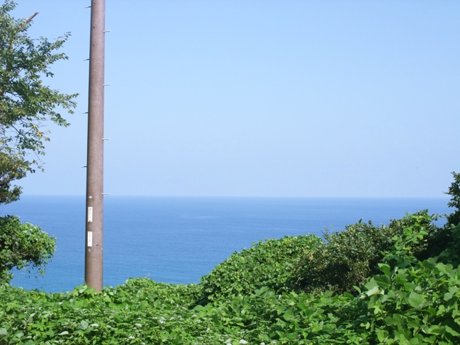 丹後半島サイクリング・ジオパークの海岸沿いを行