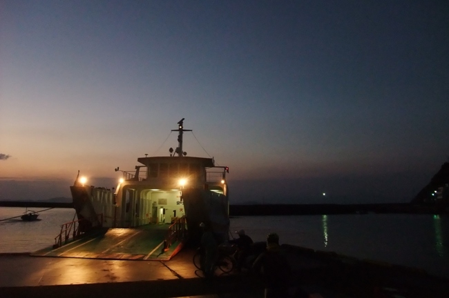 岡村島から今治港へのフェリー